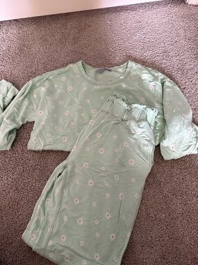Sky and Sparrow Mint Green Daisy Pajama Set